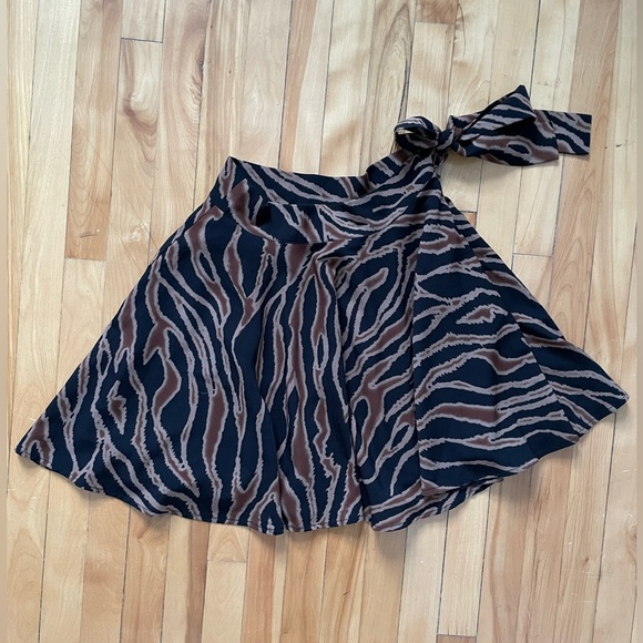 BB Dakota (Steve Madden) Flared Mini Skirt - Picture 2 of 2